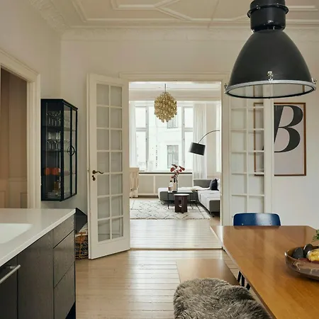 Renovated Flat From 1896 Near The Lakes Копенгаген