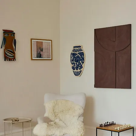 Апартаменты Renovated Flat From 1896 Near The Lakes *