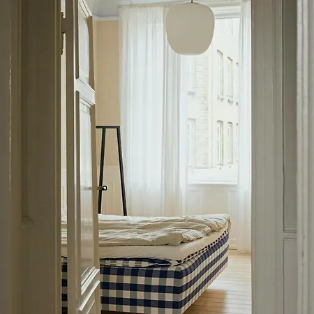 Апартаменты Renovated Flat From 1896 Near The Lakes *