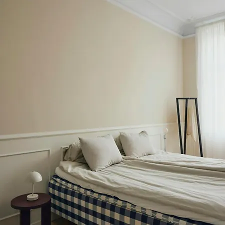 Апартаменты Renovated Flat From 1896 Near The Lakes Копенгаген